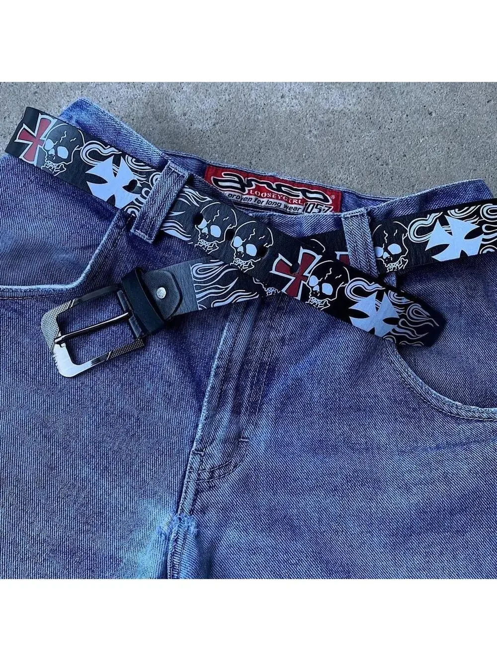 Vintage Y2k 2000s style skull grunge emo black and silver belt. Fits a 33.5-39